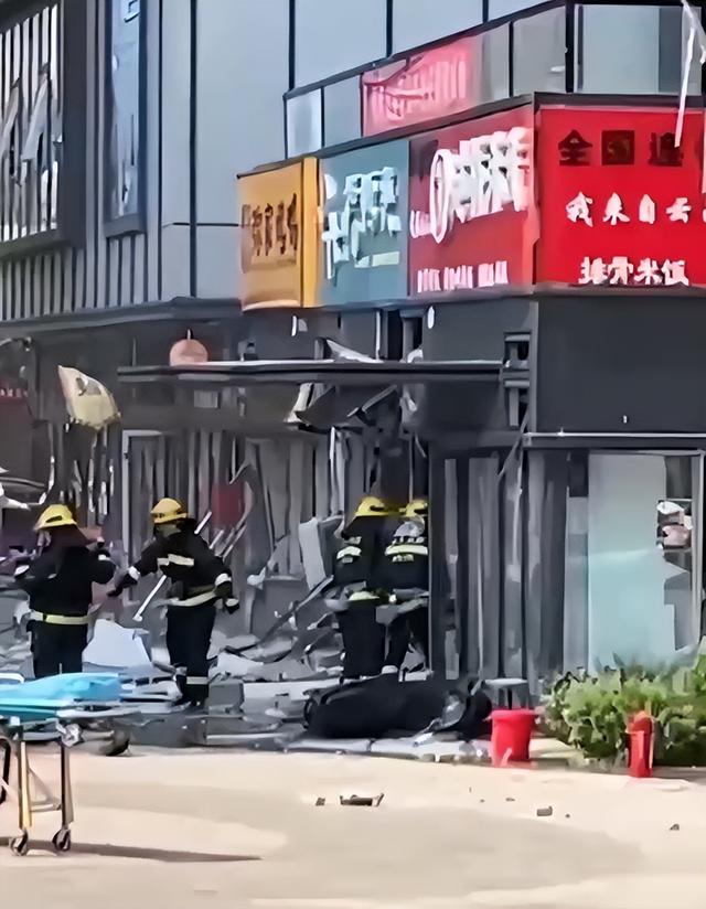 山东一餐饮店爆炸 房屋完全垮塌,数据解析导向设计_铂金版15.31.70